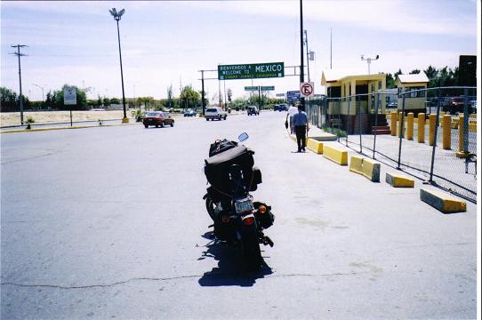 [The welcome sign as I was going into Mexico.]