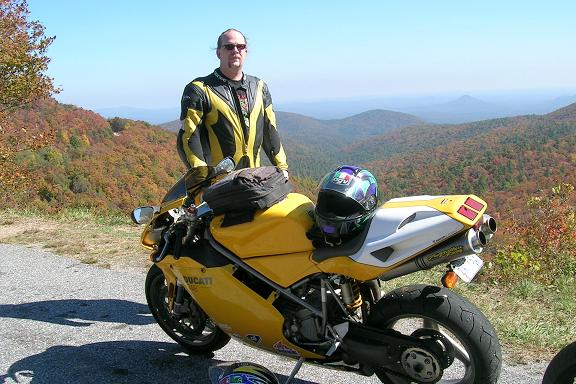 [10/28/06: Terry at an overlook off of the Richard Russel Parkway, Hwy 348, in northern Georgia.]